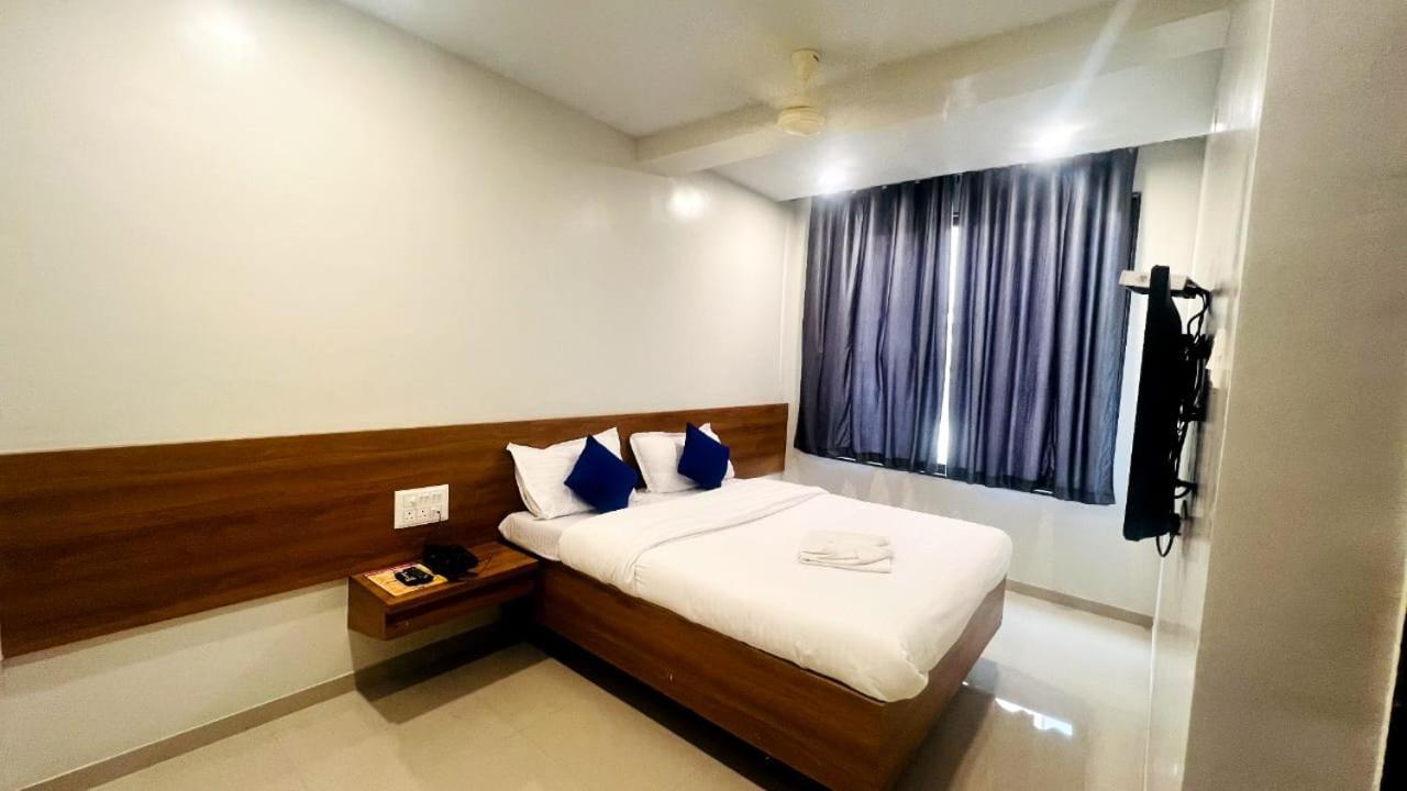 Hotel Sai Smruti Shirdi Quarto foto